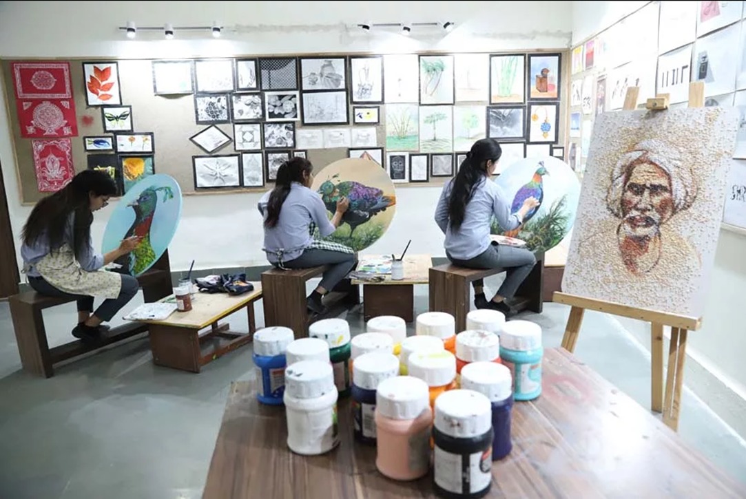 How Can Fine Arts Education Help You Become a Successful Artist?